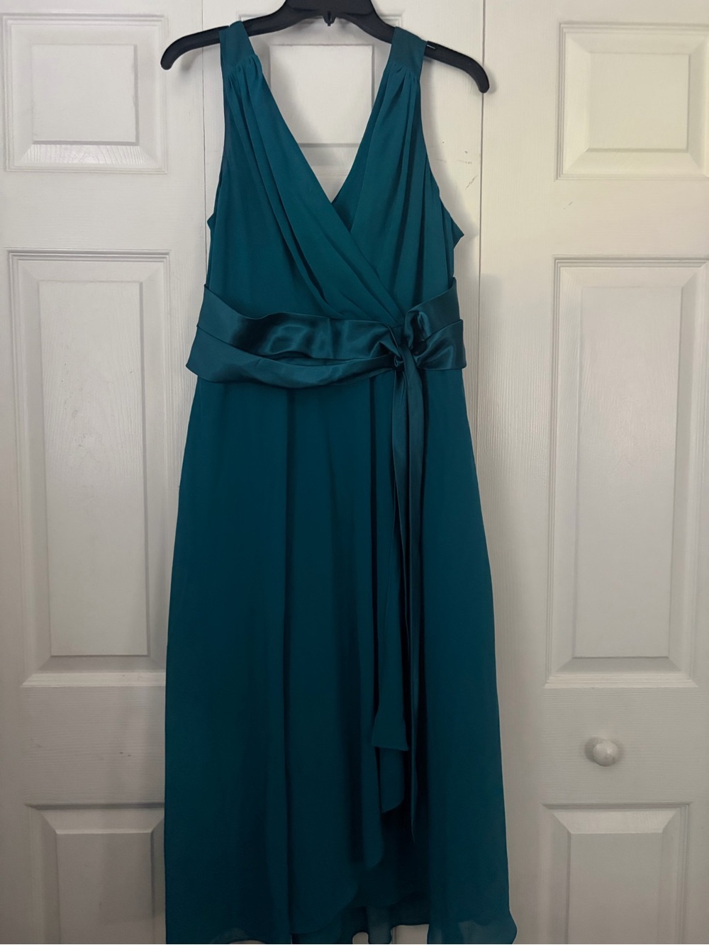 Jones Wear Teal Sleeveless V-Neck Wrap Dress with Satin Waist Tie
